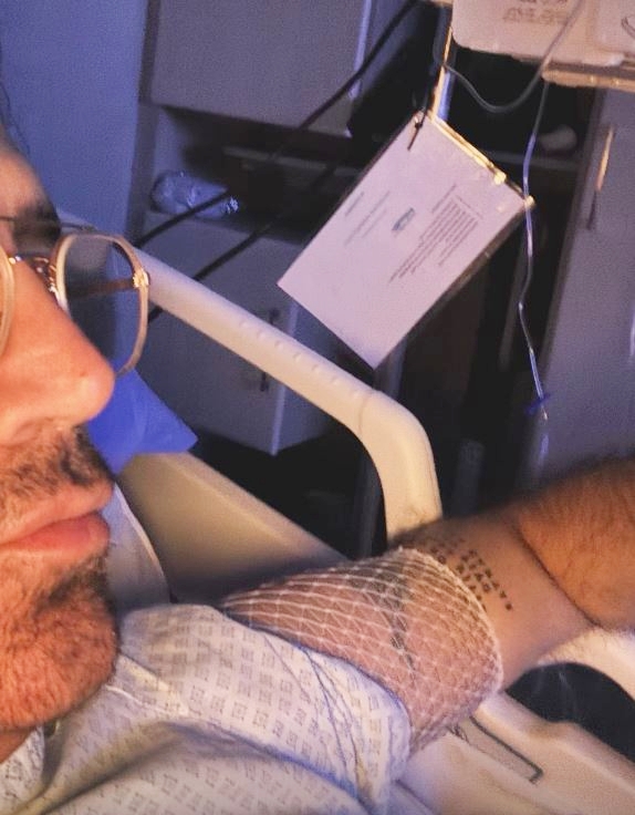 Alejandro Fernández en el hospital