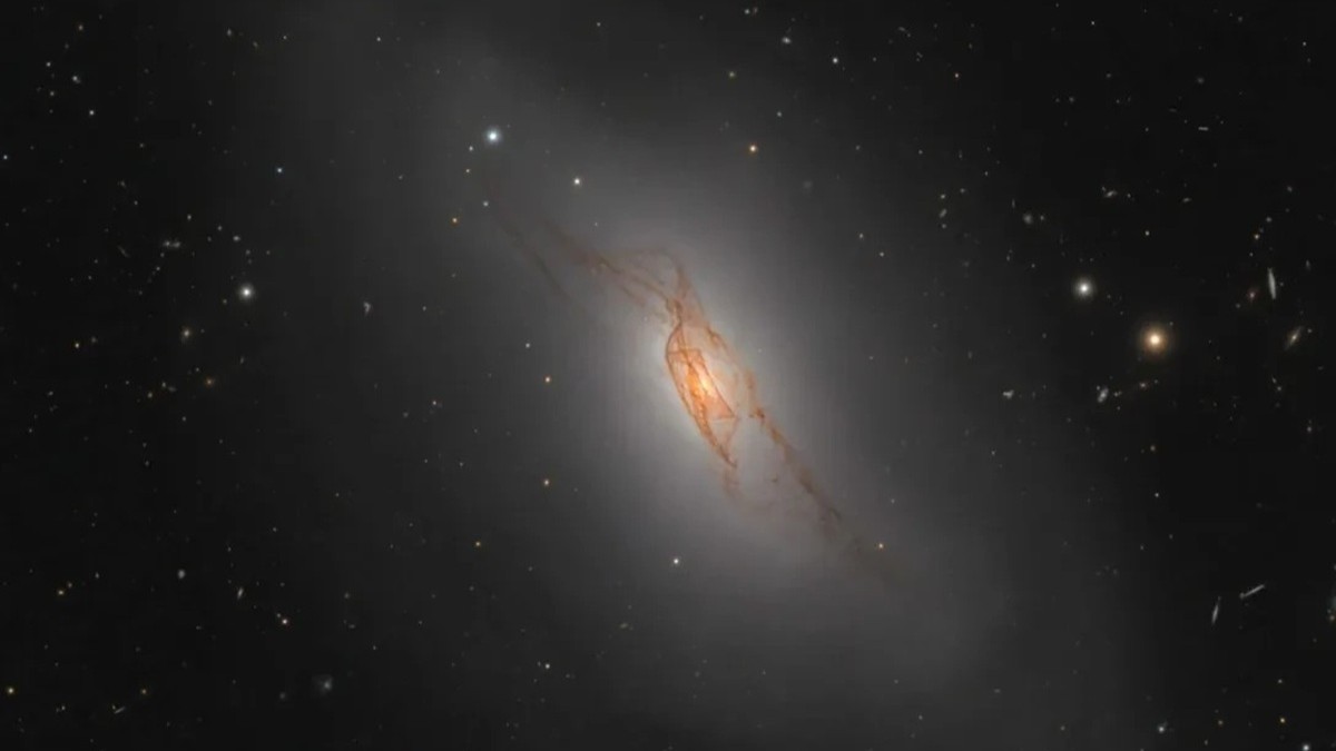 Una sinfonía de bandas de polvo en Virgo. Ganadores del concurso Fotógrafo Astronómico del Año 2026